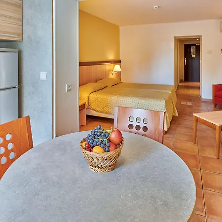 Bleues Le Mediterranee מלון דירות Saint-Raphaël