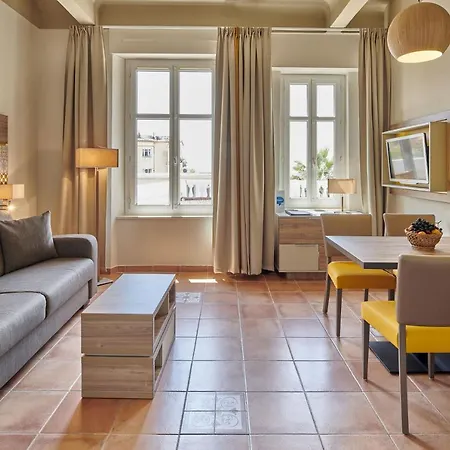 Bleues Le Mediterranee Aparthotel Saint-Raphaël