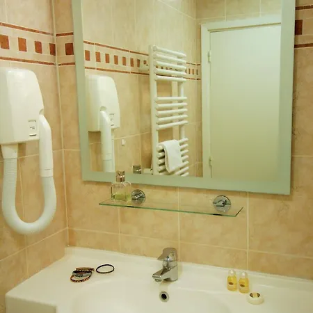 美地特然尼公寓式酒店 3* Saint-Raphaël